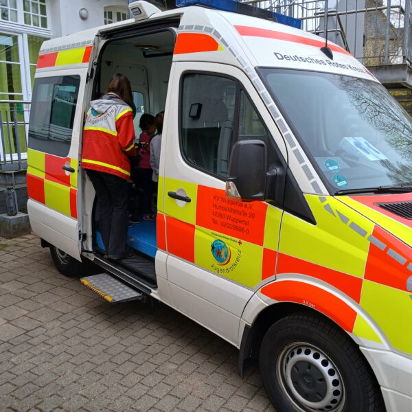 Krankenwagen des JRK Wuppertal